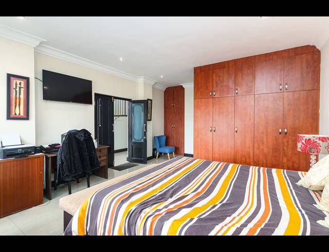 5 BEDROOM HOUSE SOLD IN WEST BEACH